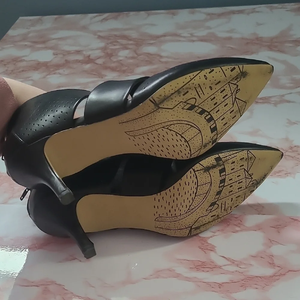 EUC Bella Vita Danica Pump Black Leather Heels Sz 10W